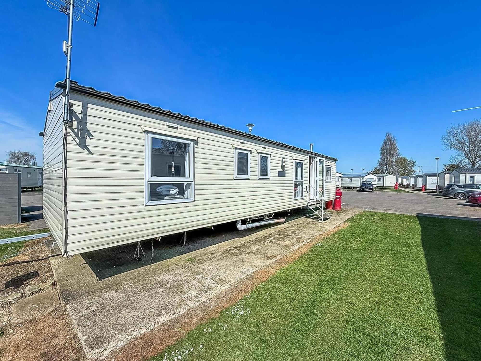10 Berth Caravan For Hire At Seawick Holiday Park In Essex Ref 27102Sw Clacton-on-Sea Zewnętrze zdjęcie
